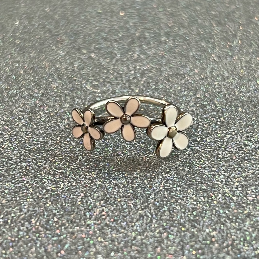 Pandora 3 daisy ring